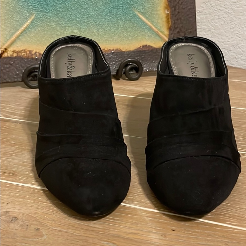 Black suede mule